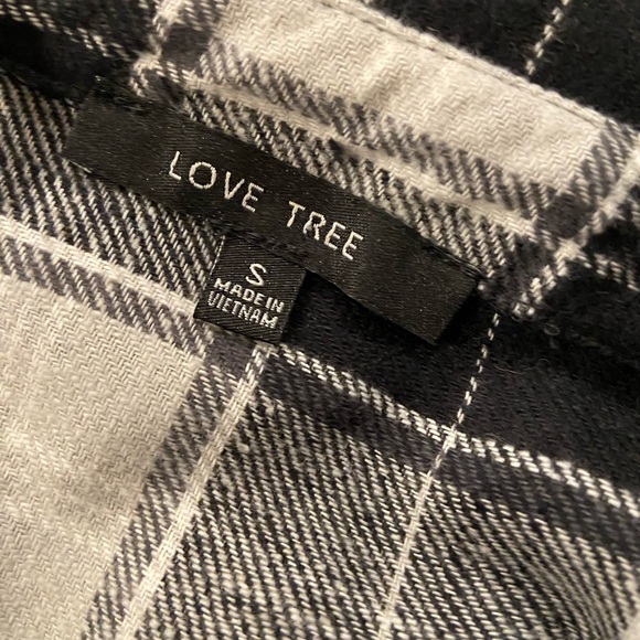 NWT Tilly’s Love Tree Size S Black Gray Plaid Cropped Flannel Button Down Shirt - Picture 10 of 11
